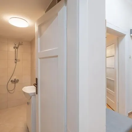 Gorgeous 2 Bdrm Fully Equipped Flat, Location Апартаменты