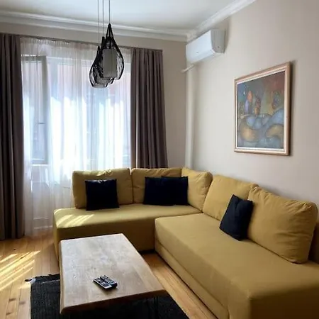 Gorgeous 2 Bdrm Fully Equipped Flat, Location Апартаменты