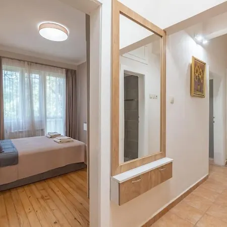 Gorgeous 2 Bdrm Fully Equipped Flat, Location *