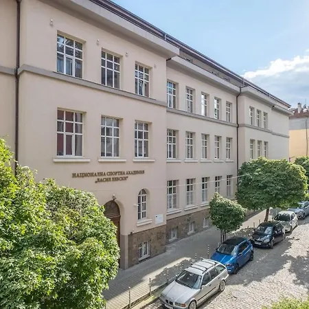 Gorgeous 2 Bdrm Fully Equipped Flat, Location