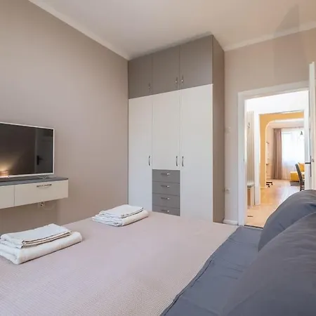 Gorgeous 2 Bdrm Fully Equipped Flat, Location 公寓