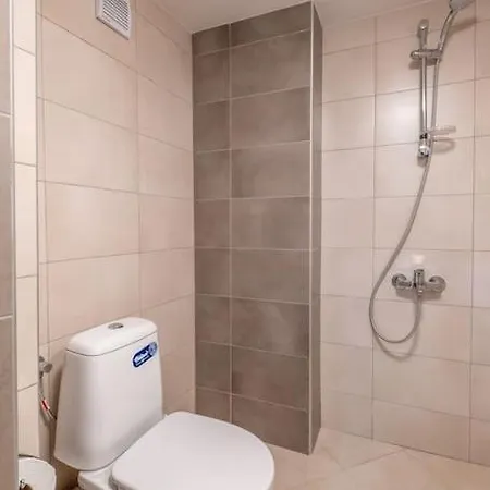 Gorgeous 2 Bdrm Fully Equipped Flat, Location