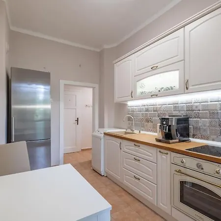 Gorgeous 2 Bdrm Fully Equipped Flat, Location Apartament Sofia