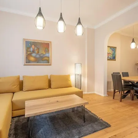 Gorgeous 2 Bdrm Fully Equipped Flat, Location Apartament