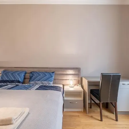 Gorgeous 2 Bdrm Fully Equipped Flat, Location アパート *