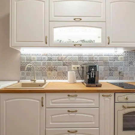 Gorgeous 2 Bdrm Fully Equipped Flat, Location アパート *