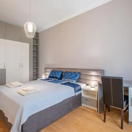 Gorgeous 2 Bdrm Fully Equipped Flat, Location Apartment Sofia