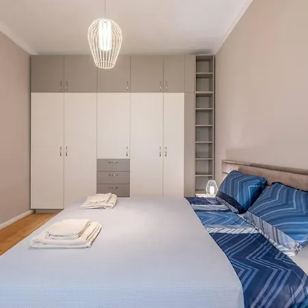 Apartment Gorgeous 2 Bdrm Fully Equipped Flat, Location *