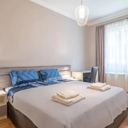 Gorgeous 2 Bdrm Fully Equipped Flat, Location Apartament Sofia