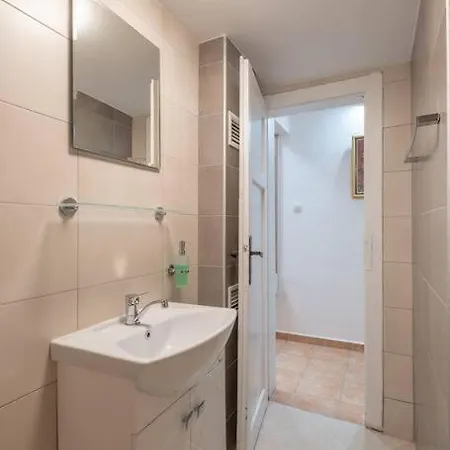 Gorgeous 2 Bdrm Fully Equipped Flat, Location * 索菲亞