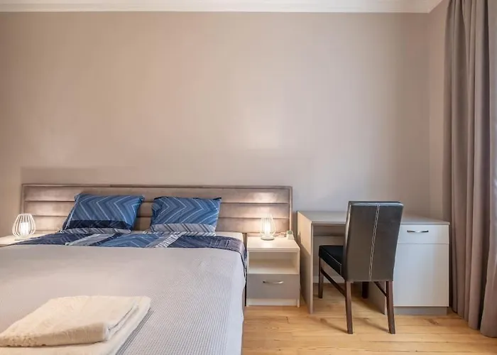 Gorgeous 2 Bdrm Fully Equipped Flat, Location Apartamento *