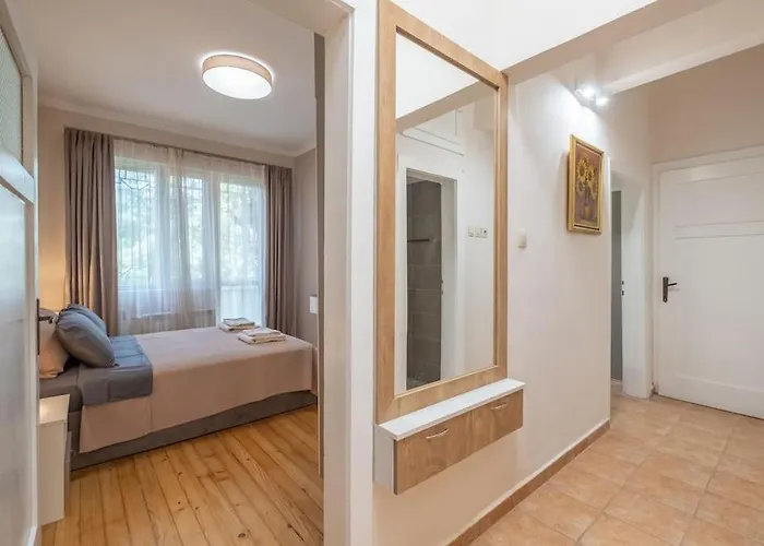 Gorgeous 2 Bdrm Fully Equipped Flat, Location *