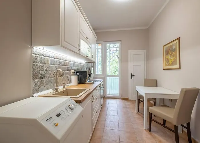 Gorgeous 2 Bdrm Fully Equipped Flat, Location Appartement *