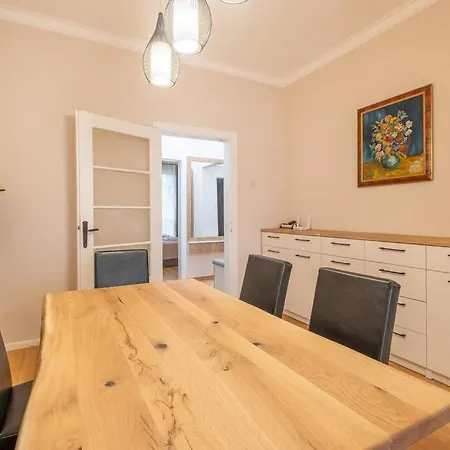 Gorgeous 2 Bdrm Fully Equipped Flat, Location Sófia