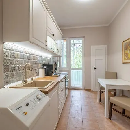 Gorgeous 2 Bdrm Fully Equipped Flat, Location Apartamento *