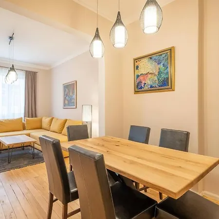Apartamento Gorgeous 2 Bdrm Fully Equipped Flat, Location *